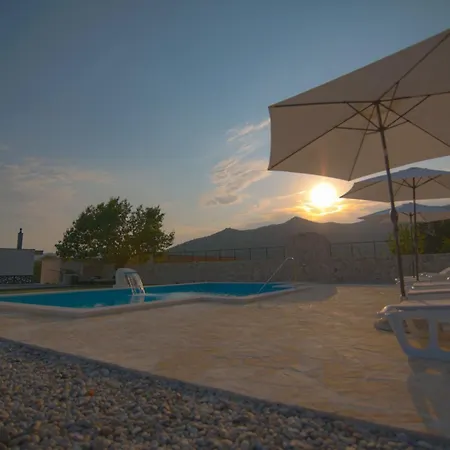 Elin Mit Grossem- Privatem Pool In By Interhome * Seoca
