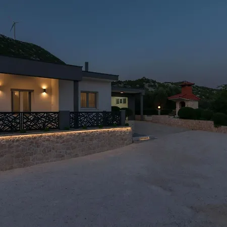 Elin Mit Grossem- Privatem Pool In By Interhome