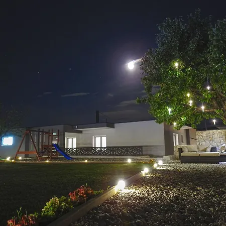 Elin Mit Grossem- Privatem Pool In By Interhome Seoca